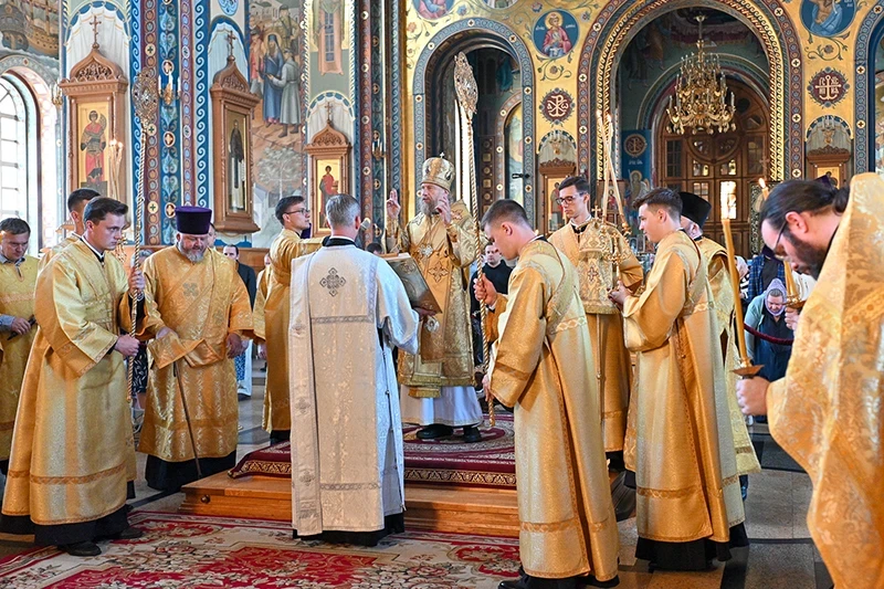 Архипастырь возглавил служение воскресного всенощного бдения